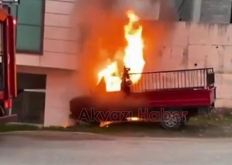 Park halindeki kamyonet işte böyle yandı