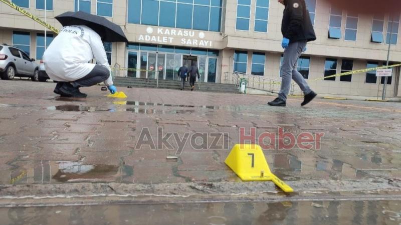 Boşanmak isteyen eşini adliye önünde vurdu