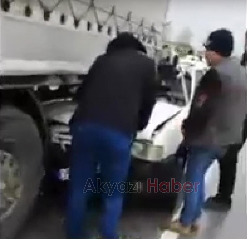 Tıra ok gibi saplandı: Sürücü ağır yaralı