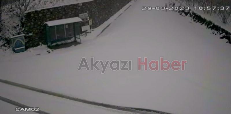 Keremali Yaylası'nda kar yağışı etkili oluyor