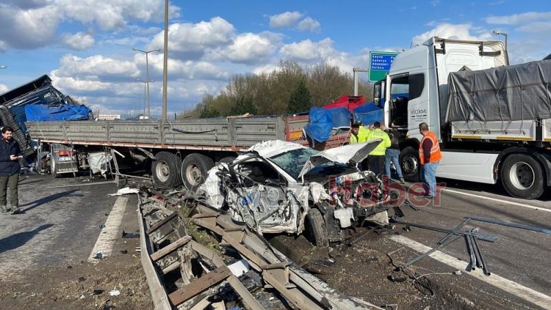 Otoyolu savaş alanına çeviren kaza