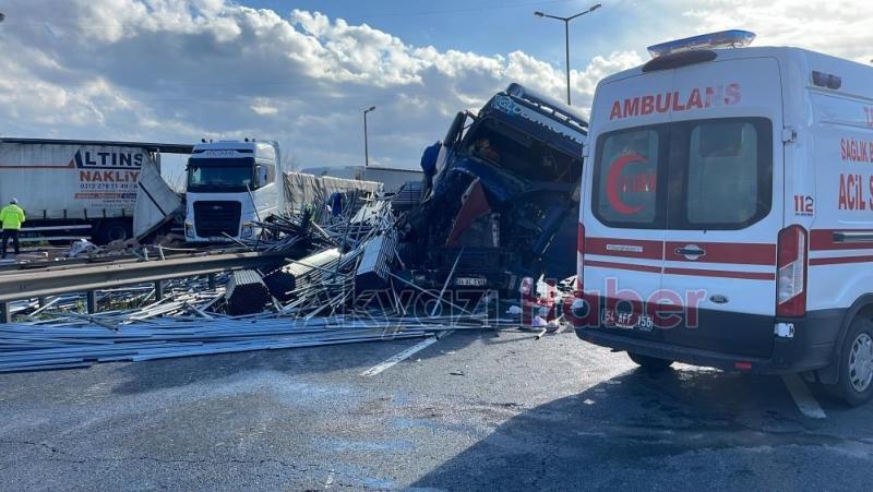 Otoyolu savaş alanına çeviren kaza