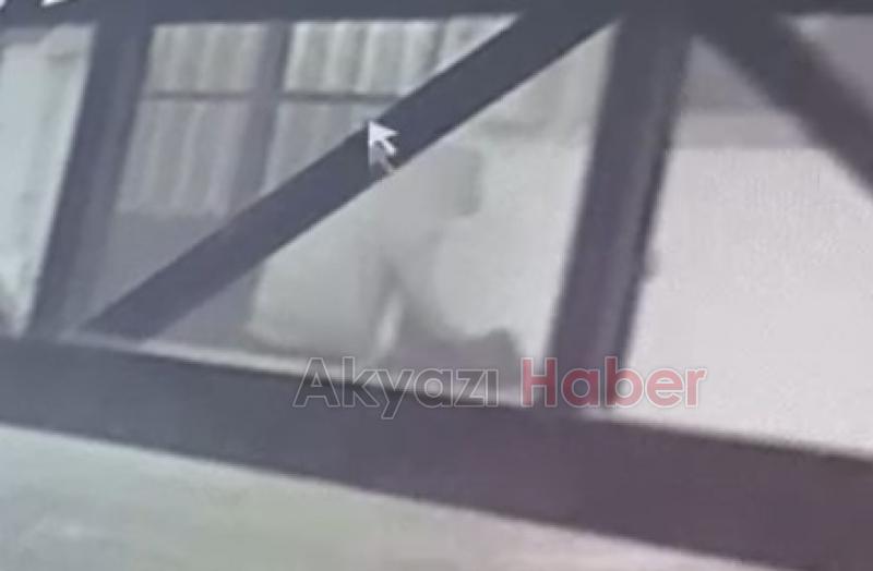 Bina önündeki eşyaları böyle çaldı