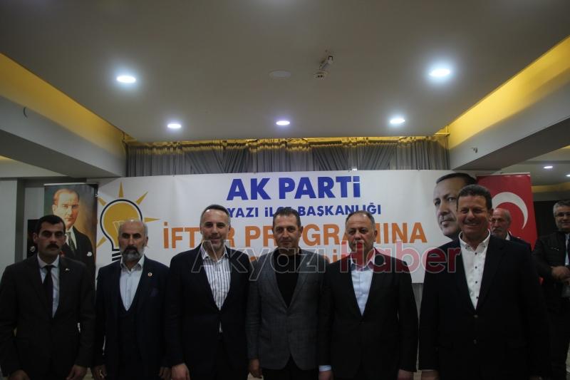 AK Parti Akyazı Teşkilatı iftarda bir araya geldi