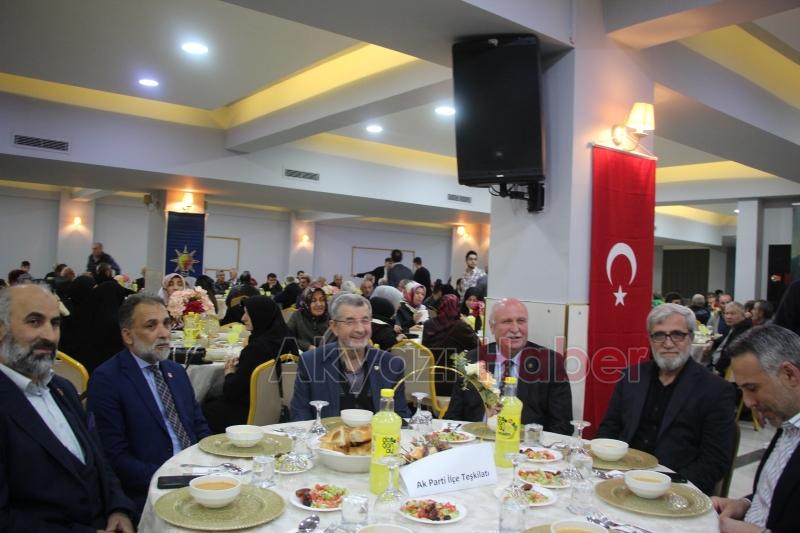 AK Parti Akyazı Teşkilatı iftarda bir araya geldi