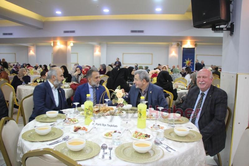 AK Parti Akyazı Teşkilatı iftarda bir araya geldi