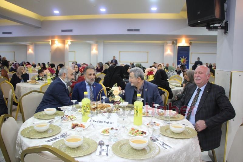 AK Parti Akyazı Teşkilatı iftarda bir araya geldi