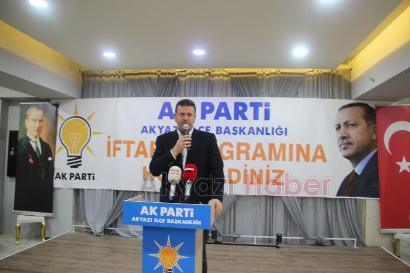 AK Parti Akyazı Teşkilatı iftarda bir araya geldi