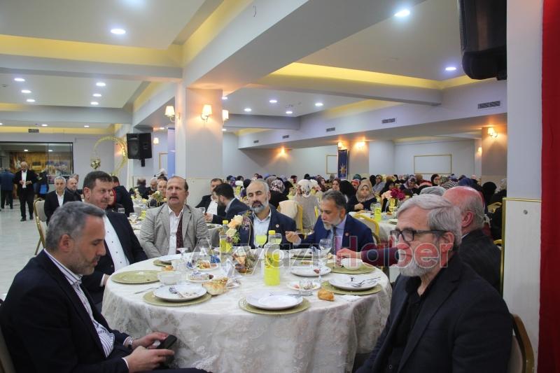 AK Parti Akyazı Teşkilatı iftarda bir araya geldi