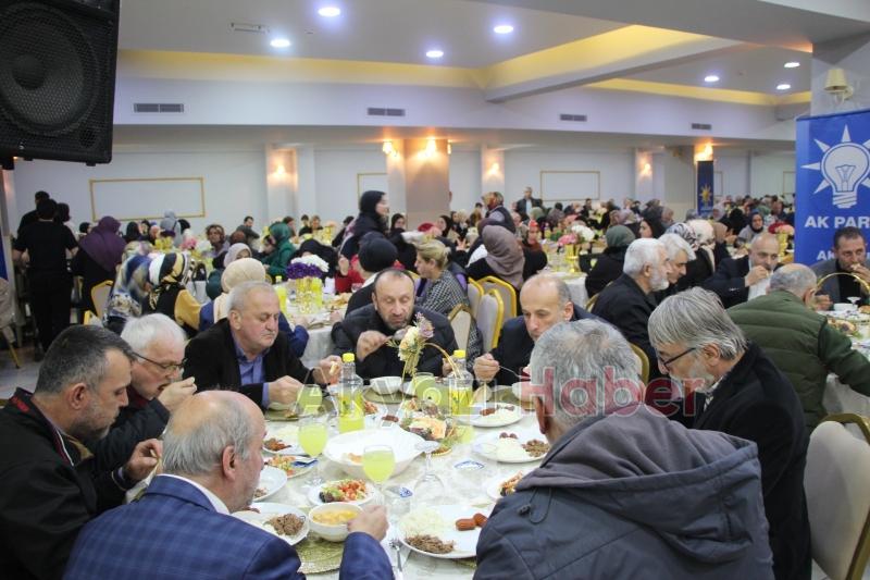 AK Parti Akyazı Teşkilatı iftarda bir araya geldi