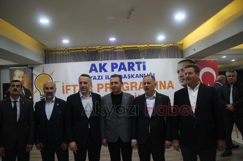 AK Parti Akyazı Teşkilatı iftarda bir araya geldi