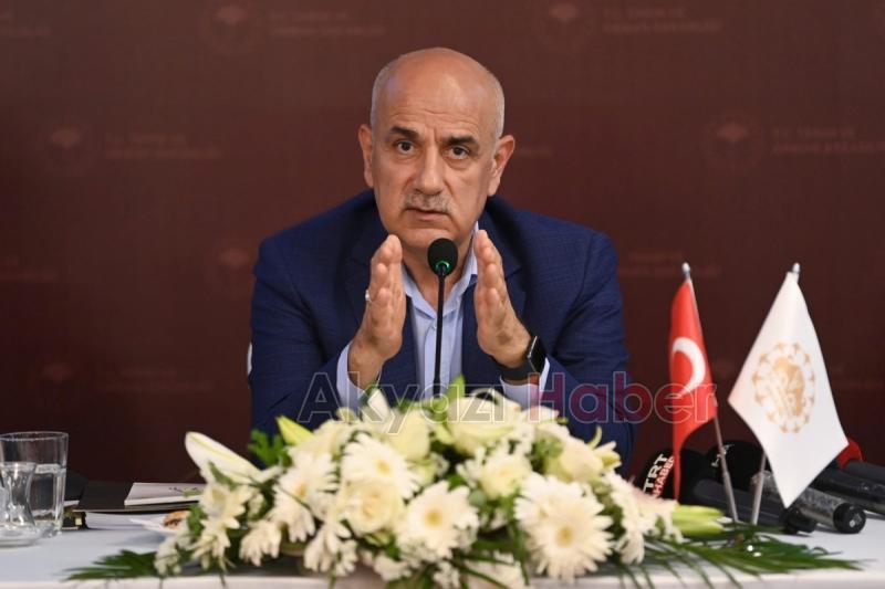 Bakan Kirişçi Seracılık Mükemmeliyet Merkezi'nde inceleme yapacak