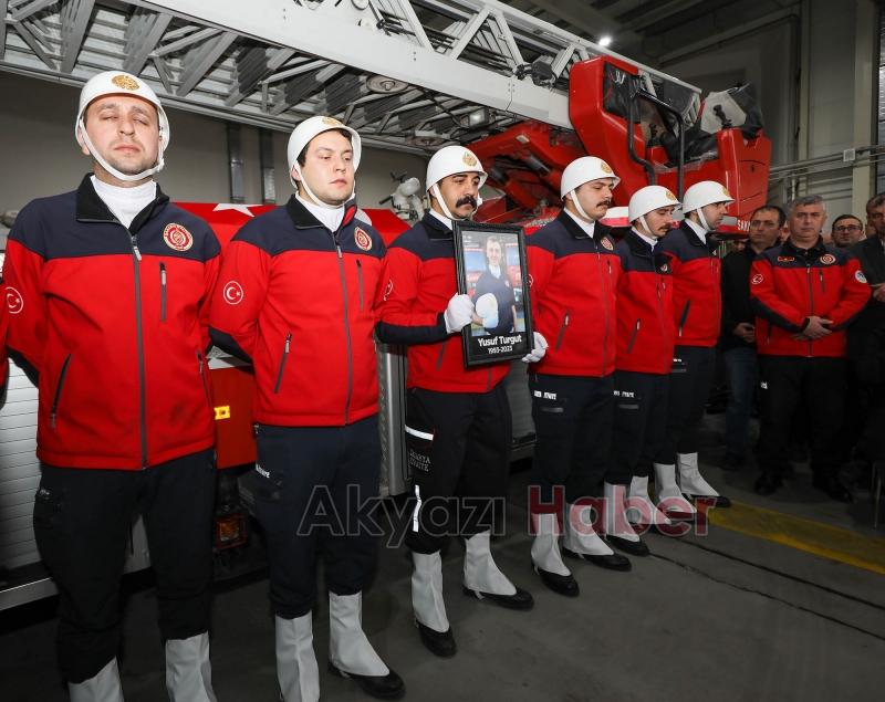 Yangına müdahalede hayatını kaybeden genç itfaiyeciye acı veda