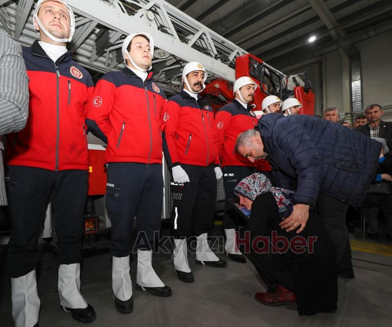 Yangına müdahalede hayatını kaybeden genç itfaiyeciye acı veda