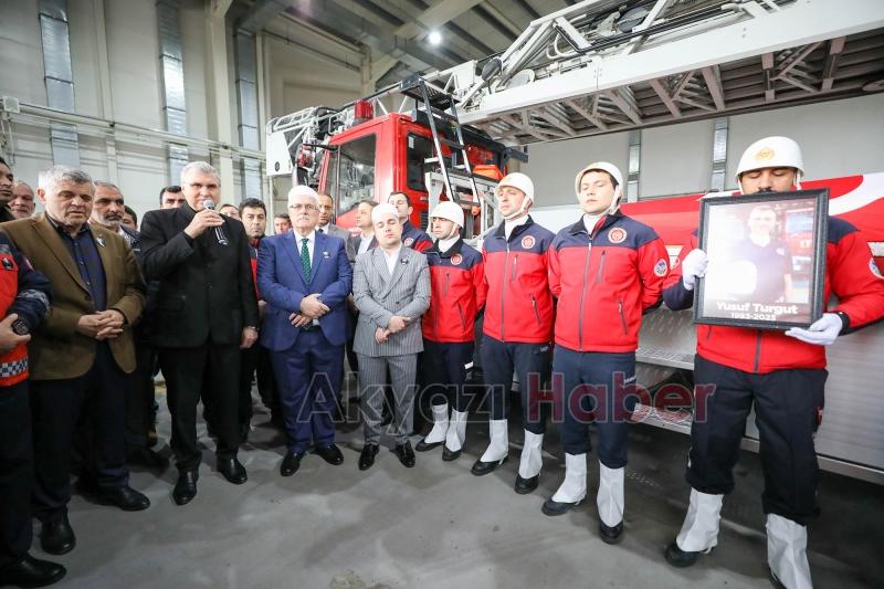 Yangına müdahalede hayatını kaybeden genç itfaiyeciye acı veda