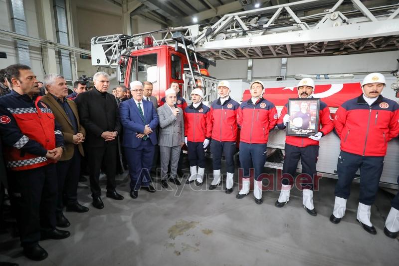 Yangına müdahalede hayatını kaybeden genç itfaiyeciye acı veda