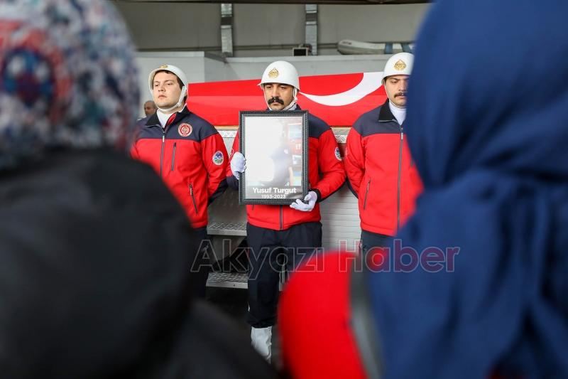 Yangına müdahalede hayatını kaybeden genç itfaiyeciye acı veda