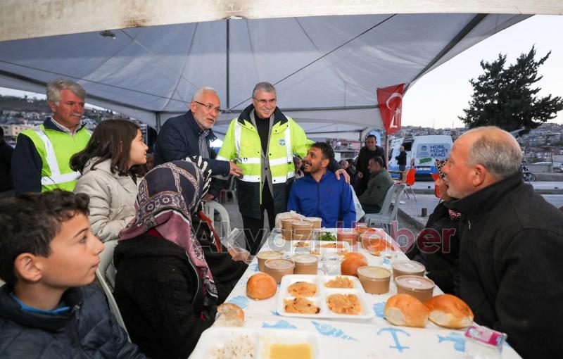 Başkan Yüce depremzedelerle iftar açtı