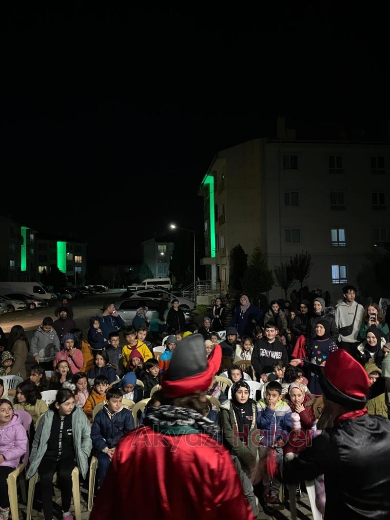 Akyazı TOKİ'de hacivat karagöz gösterimi