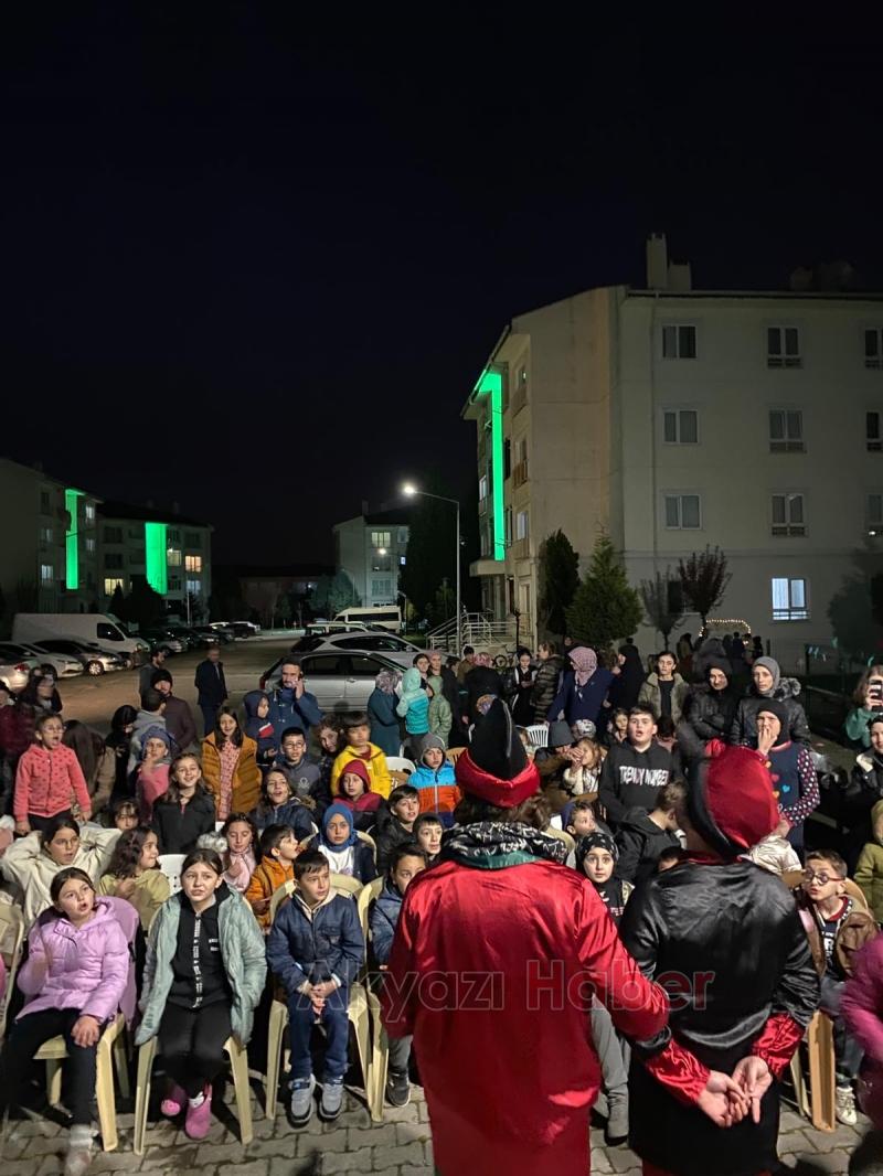 Akyazı TOKİ'de hacivat karagöz gösterimi