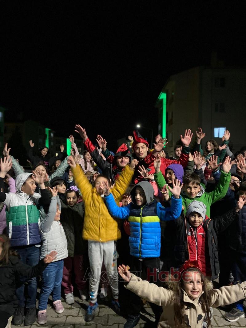 Akyazı TOKİ'de hacivat karagöz gösterimi