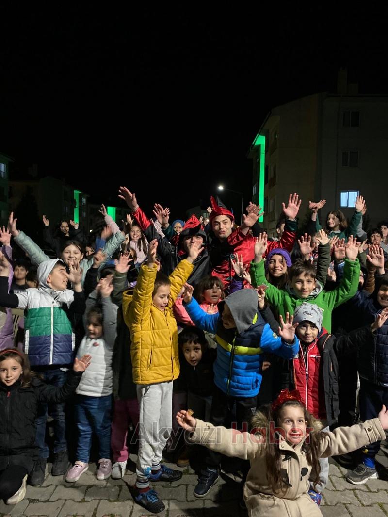 Akyazı TOKİ'de hacivat karagöz gösterimi