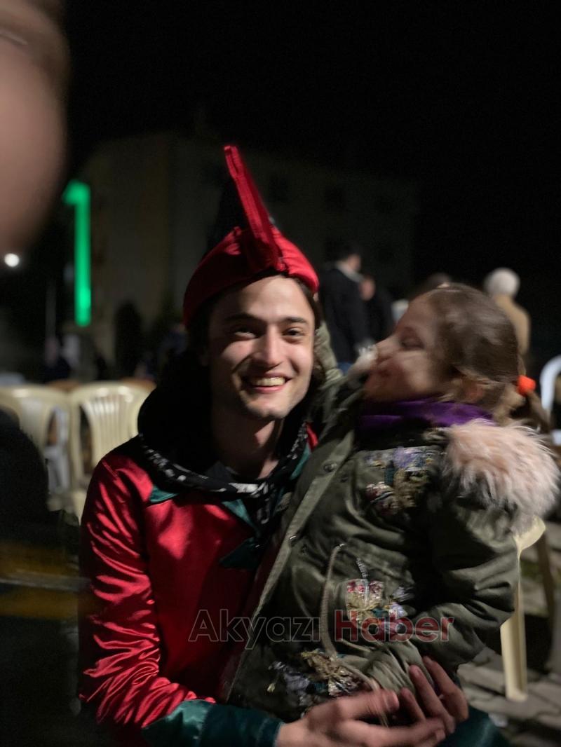 Akyazı TOKİ'de hacivat karagöz gösterimi