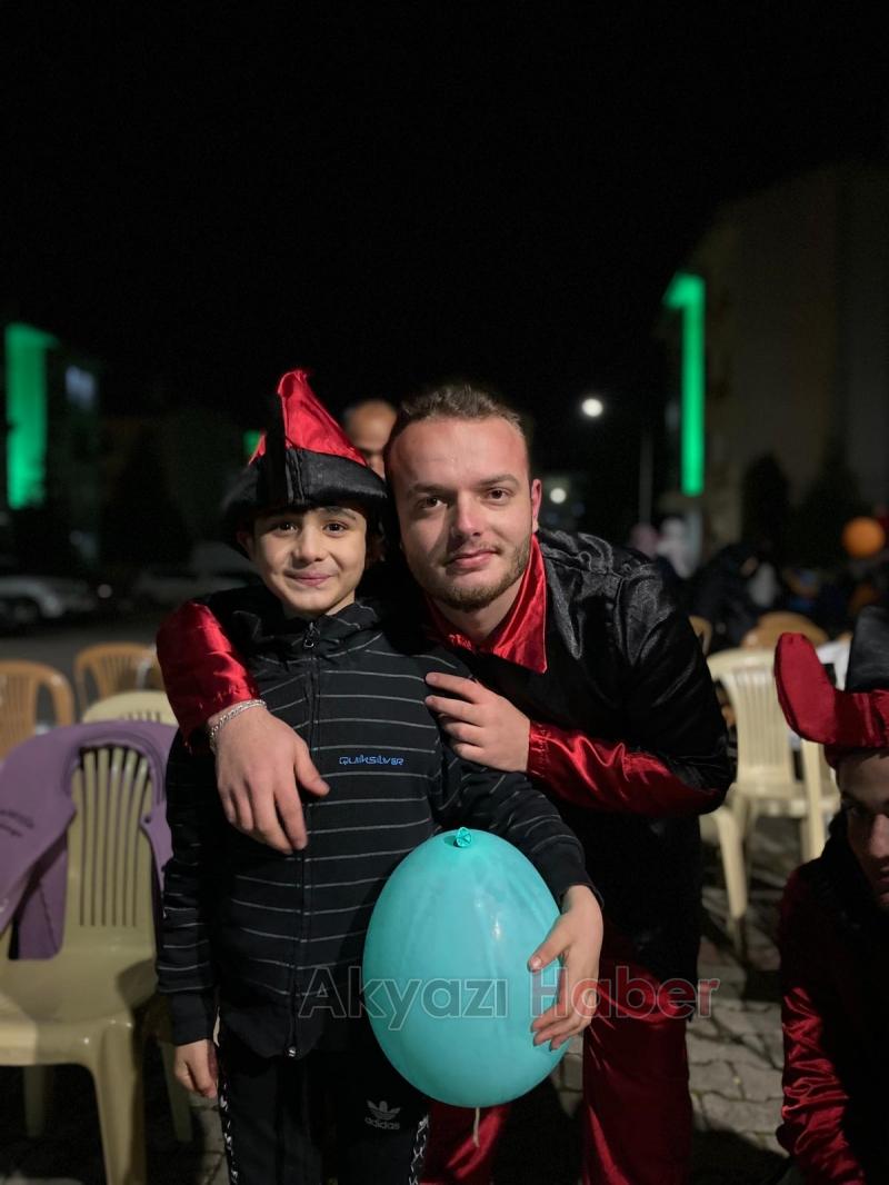 Akyazı TOKİ'de hacivat karagöz gösterimi