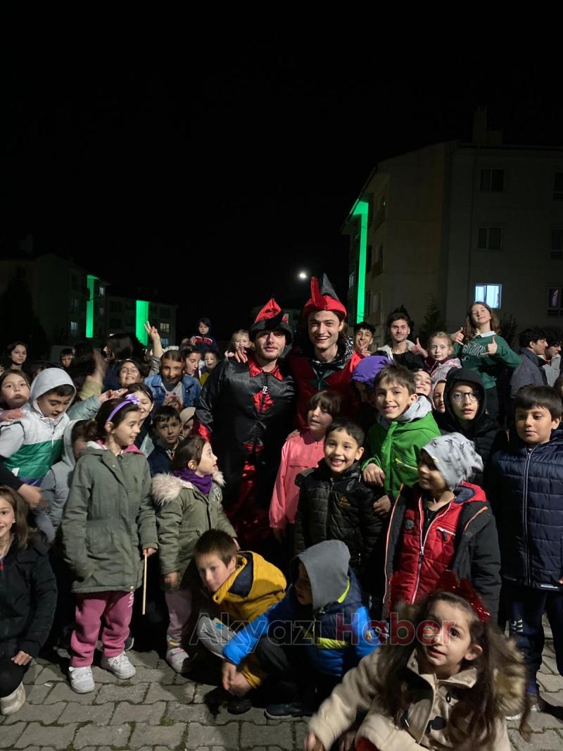 Akyazı TOKİ'de hacivat karagöz gösterimi