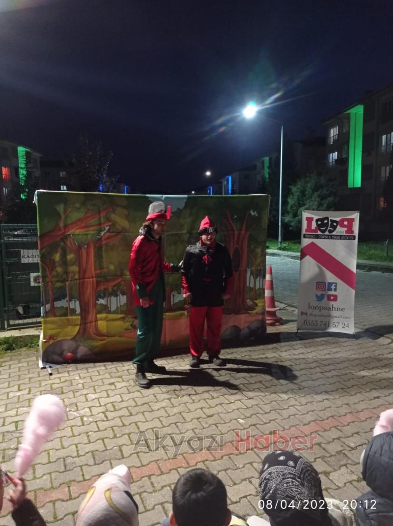 Akyazı TOKİ'de hacivat karagöz gösterimi