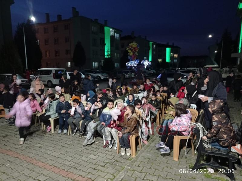 Akyazı TOKİ'de hacivat karagöz gösterimi