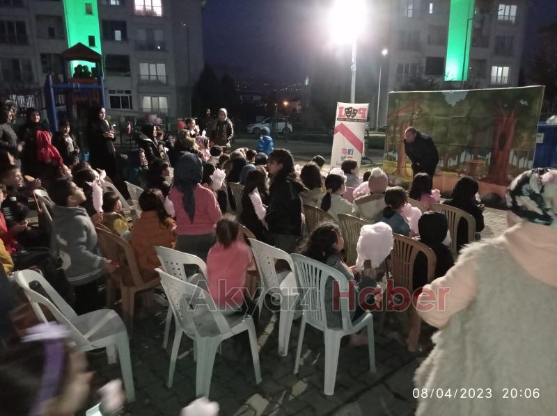 Akyazı TOKİ'de hacivat karagöz gösterimi