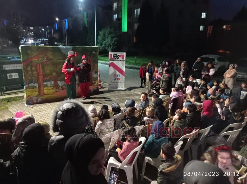 Akyazı TOKİ'de hacivat karagöz gösterimi