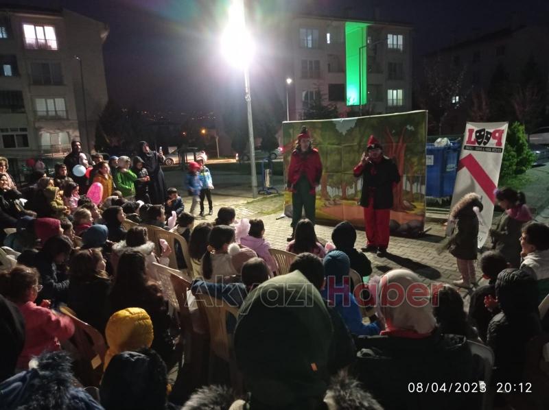 Akyazı TOKİ'de hacivat karagöz gösterimi