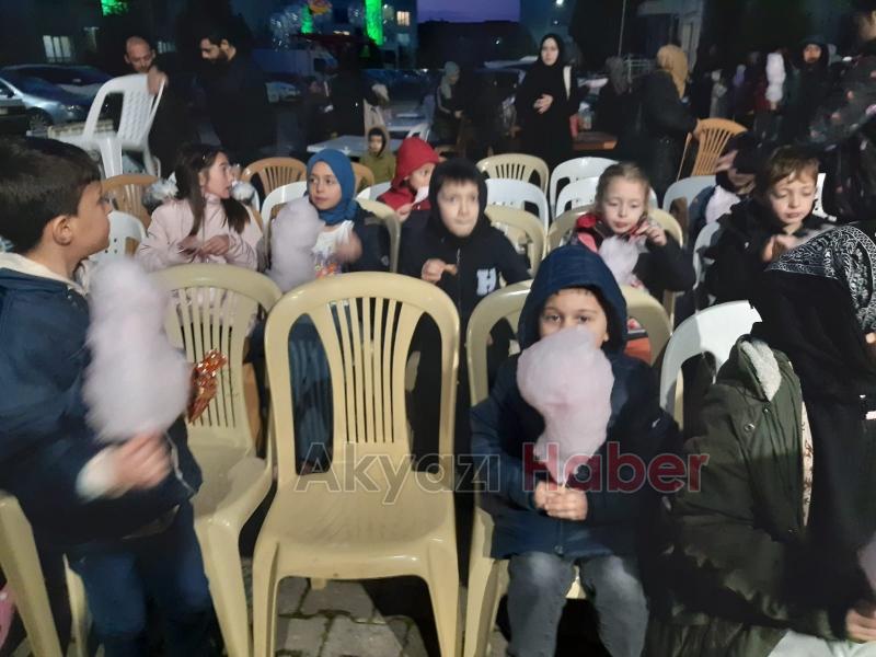 Akyazı TOKİ'de hacivat karagöz gösterimi