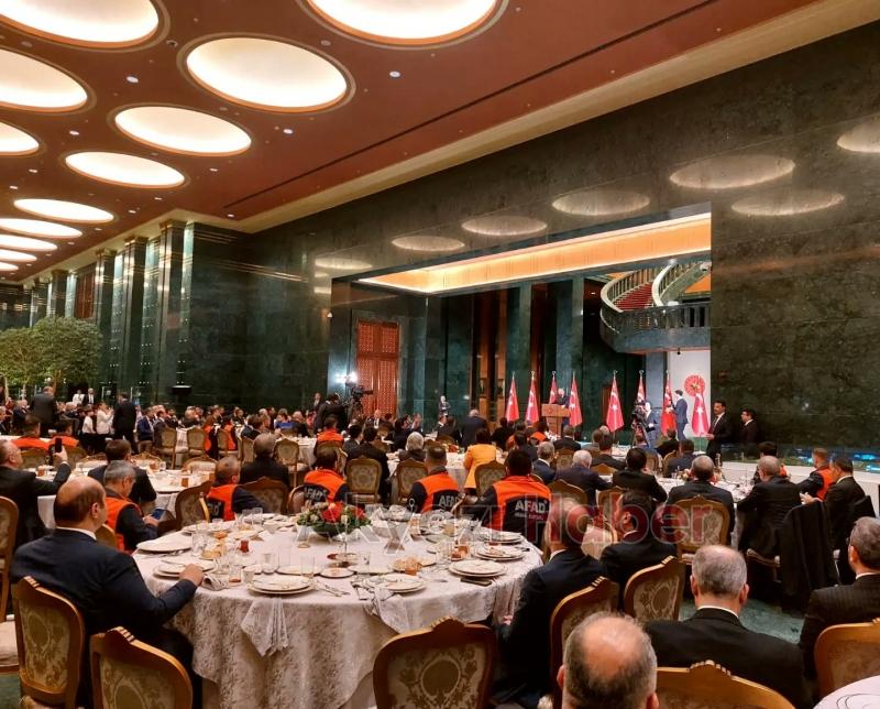 Cumhurbaşkanı, depremde görev yapanlarla iftarda buluştu