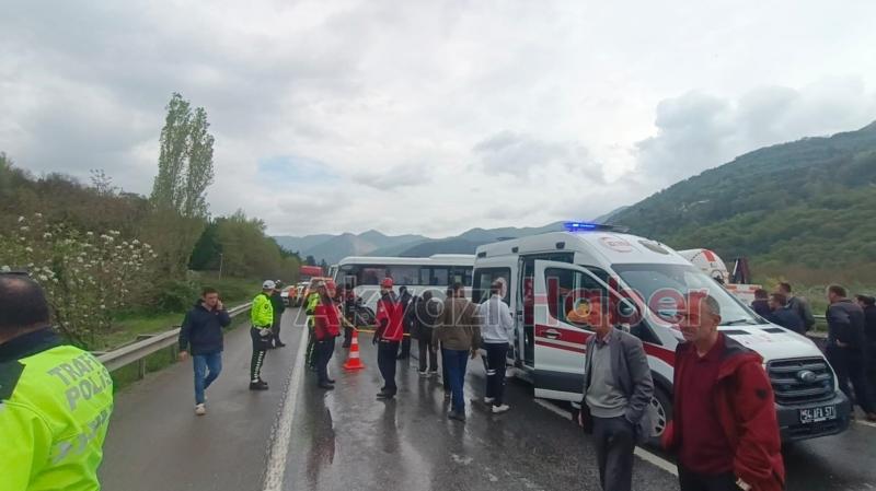 Feci kaza: 2 ölü, 8 yaralı