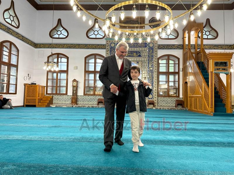 Başkan Yüce vatandaşlarla bayramlaştı