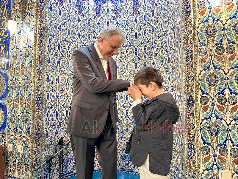 Başkan Yüce vatandaşlarla bayramlaştı