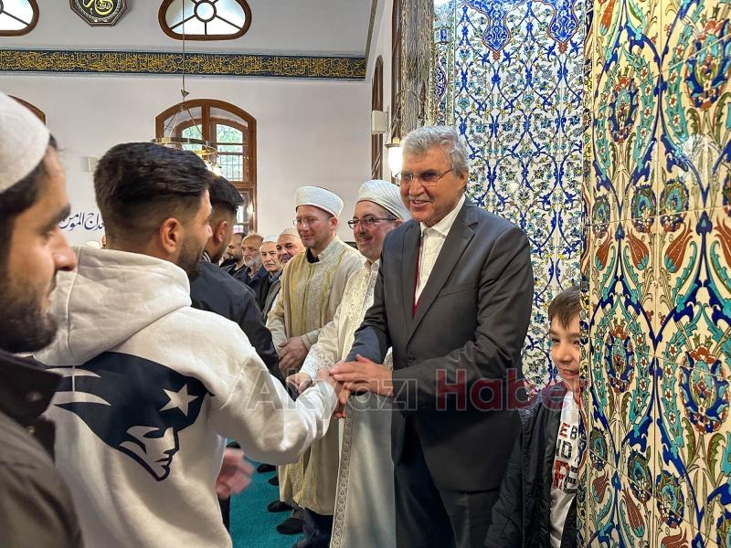 Başkan Yüce vatandaşlarla bayramlaştı