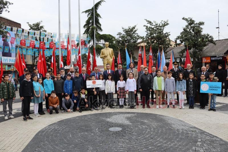 Akyazı'da 23 Nisan törenle kutlandı