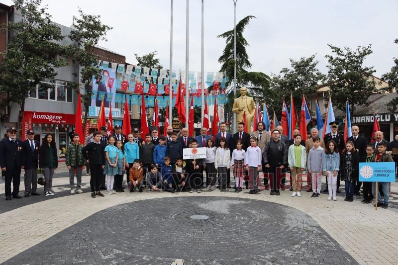 Akyazı'da 23 Nisan törenle kutlandı