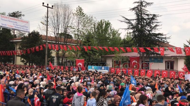 Akyazılılar miting alanını doldurdu