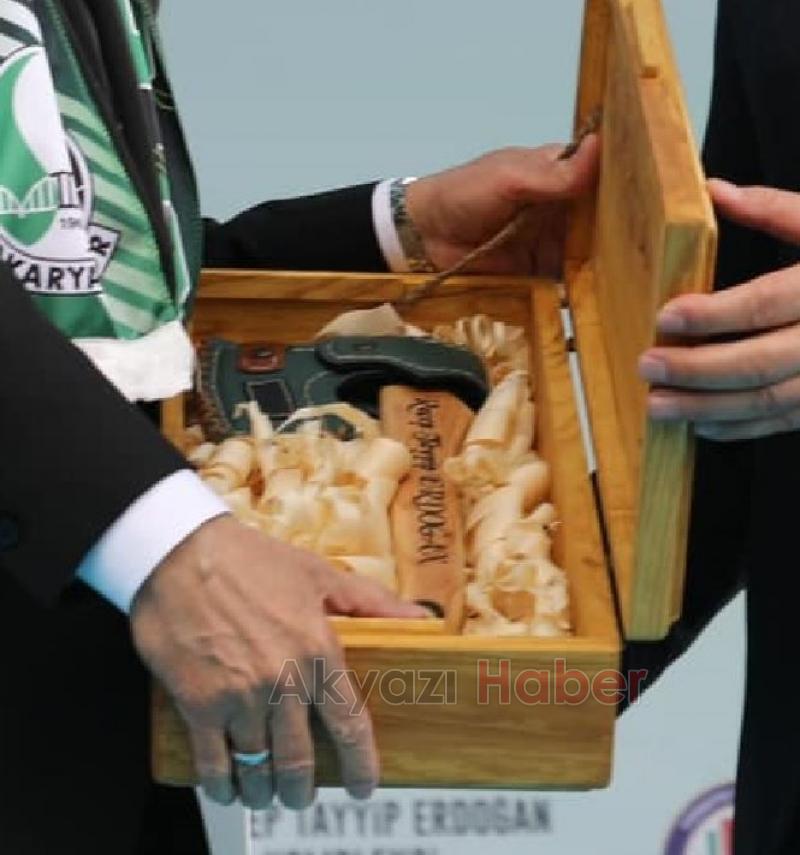 Soykan'ın Cumhurbaşkanına hediyesi merak konusu oldu