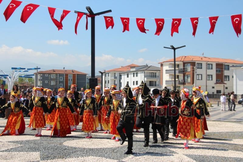 Akyazı'da 23 Nisan coşkuyla kutlandı