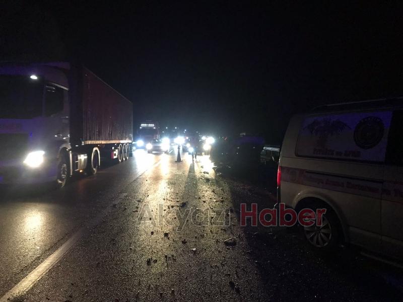 Otoyolda feci kaza: 1'i ağır 4 yaralı