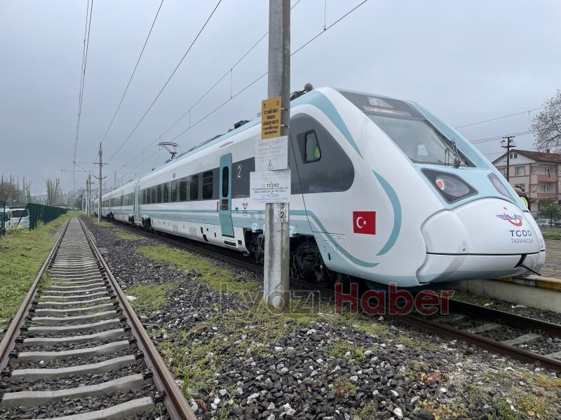 Sakarya'da üretilen milli elektrikli tren TCDD'ye teslim edildi