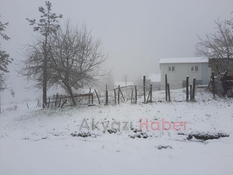 Yaylalar kar yağışı ile beyaza büründü