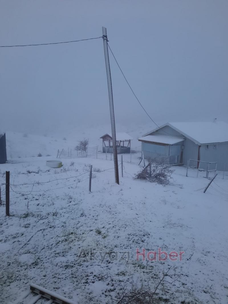 Yaylalar kar yağışı ile beyaza büründü