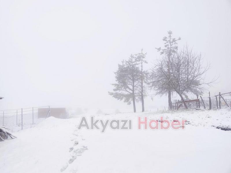 Yaylalar kar yağışı ile beyaza büründü